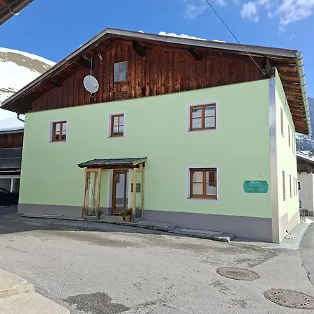 Gaestehaus Hammerle منزل للإقامة هولزاغو