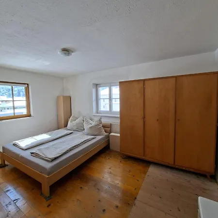 Gaestehaus Hammerle منزل للإقامة *